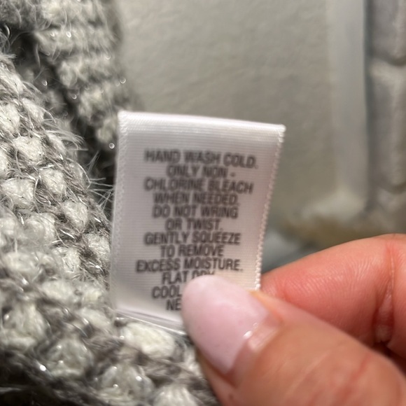 Vera Wang Princess silver and white long cardigan very soft material size large - Picture 7 of 9